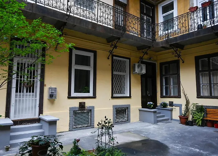 Amethyst Apartments - Radnoti